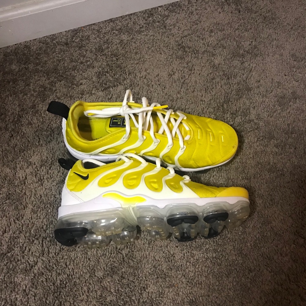 VaporMax Plus Sunshine yellow